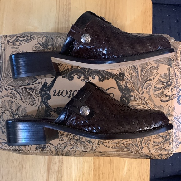 Beautiful Brighton Chestnut Slides - Picture 3 of 5